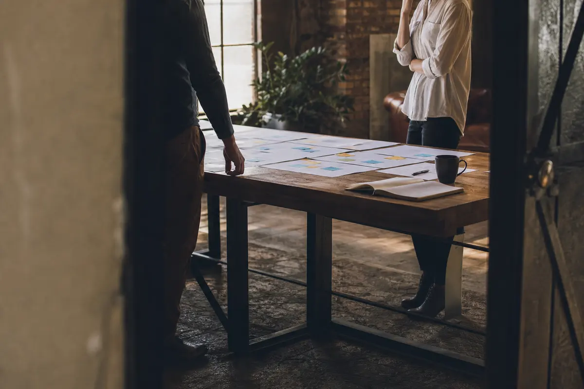 Editorial marketing planning scene for AI SEO in Lewiston, Maine