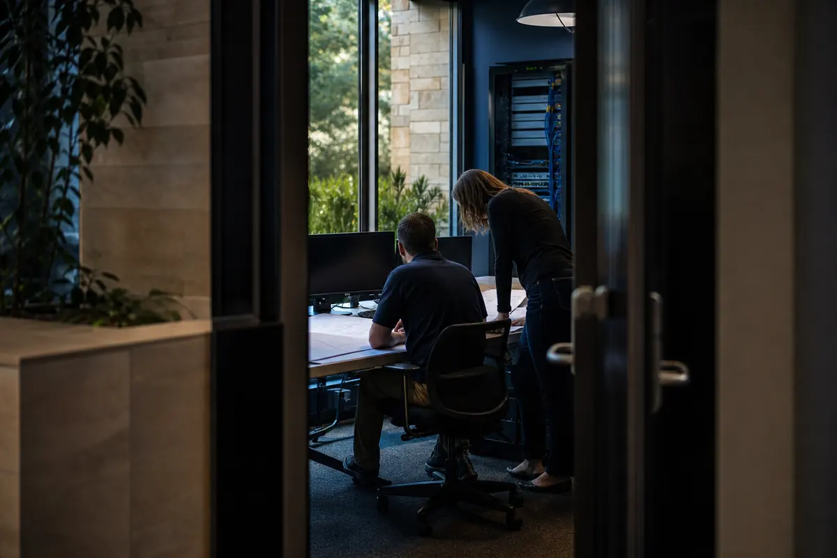 Editorial platform planning scene for Dedicated Hosting in Georgetown, Michigan