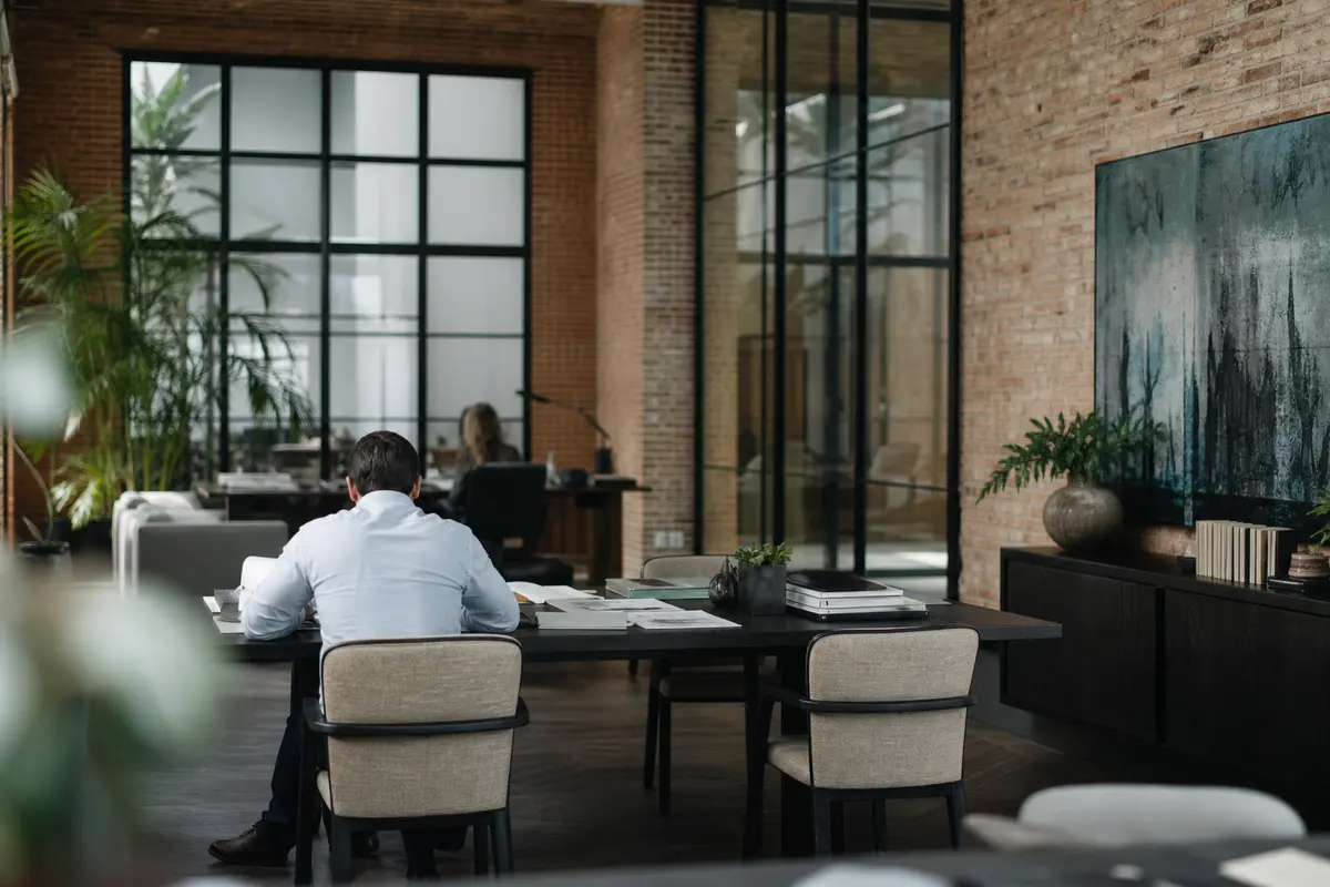 Editorial marketing planning scene for AI SEO in German Flatts, New York