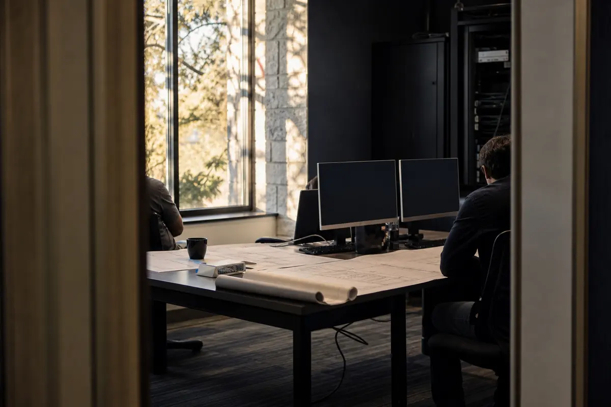Editorial platform planning scene for Dedicated Hosting in Cleburne, Texas