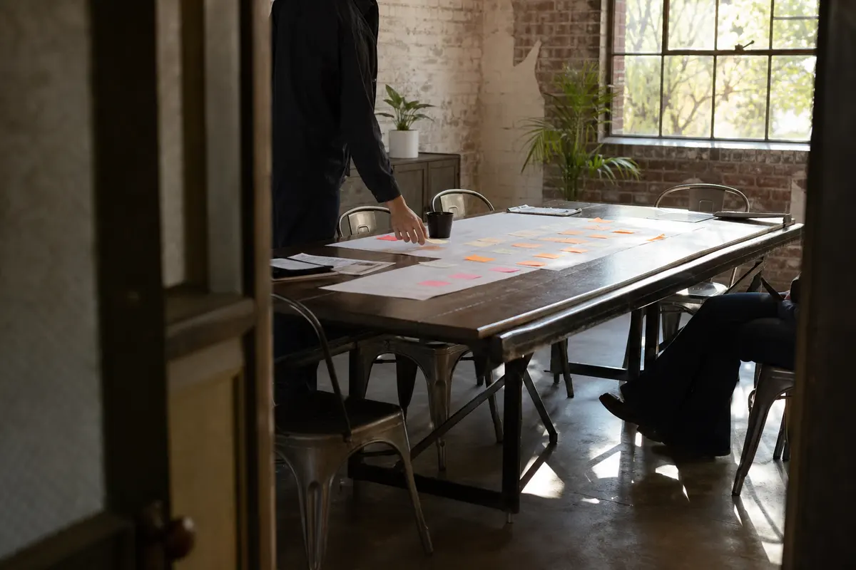 Editorial marketing planning scene for Reputation & Reviews in Luling, Texas