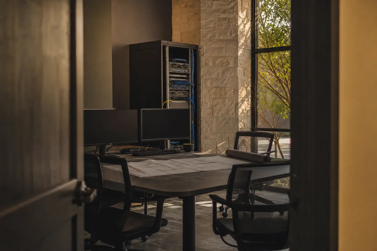 Editorial platform planning scene for Dedicated Hosting in Marshall, Texas